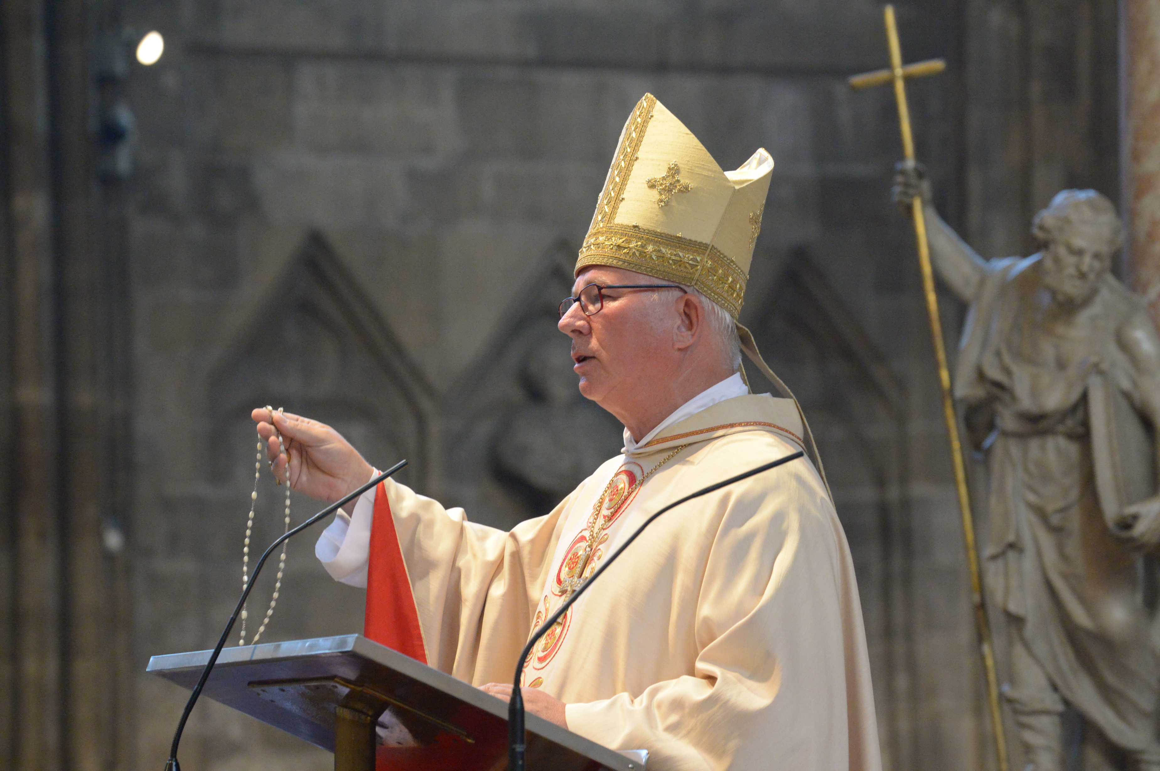 Erzbischof Franz Lackner predigt bei der Maria Namen-Feier über die Bedeutung des Rosenkanzgebets - auch in seinem persönlichen Leben