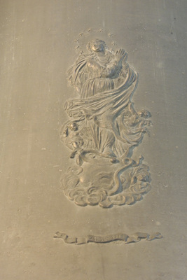 Marienrelief auf der Pummerin (Riesenglocke) im Stephansdom.Wien, 4.4.2002? Franz Josef Rupprecht; A-7123 M?nchhof; Bank: Raiffeisenbank M?nchhof (BLZ: 33054), Kto.: 17.608