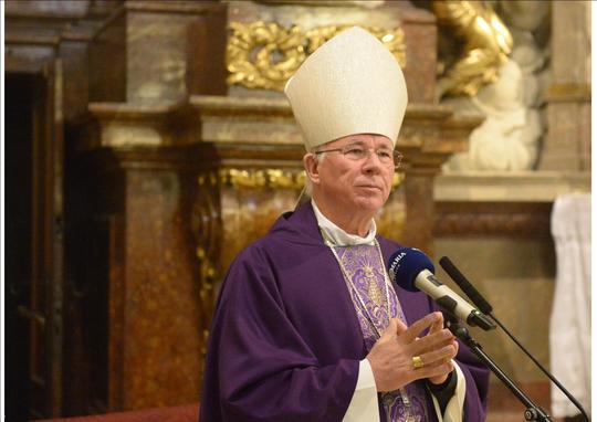 Erzbischof Franz Lackner, Schirmherr des RSK, bei einem Festgottesdienst im Jubiläumsjahr der Gebetsgemeinschaft in der Wiener Franziskanerkirche