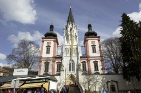 Wallfahrer, Basilika.         Mariazell, 1.5.2006  